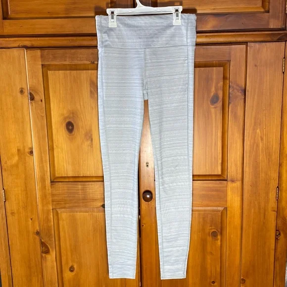 Athleta Light Gray High Rise Full Length Jacquard Chaturanga Leggings - Picture 2 of 3